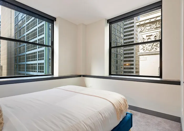 Experience Downtown Chicago At Millennium - Luxury Apartments In The Loop